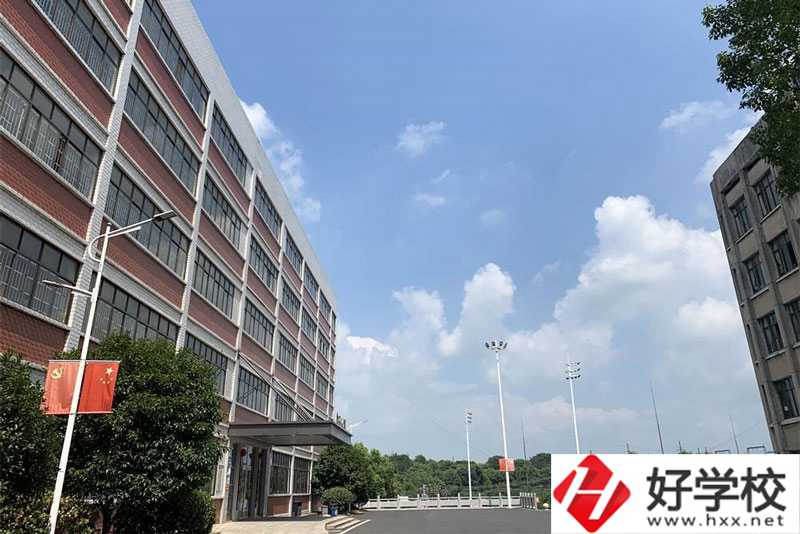 益陽機械工業(yè)職業(yè)學(xué)校有些什么專業(yè)？就業(yè)優(yōu)勢如何？