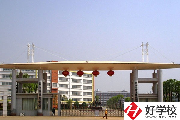 長沙市賀龍?bào)w育運(yùn)動(dòng)學(xué)校有什么專業(yè)？就業(yè)情況如何？