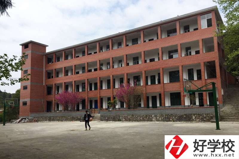 湖南湘西涉外經(jīng)濟(jì)職業(yè)學(xué)校收費(fèi)貴不貴？值得報(bào)考嗎？