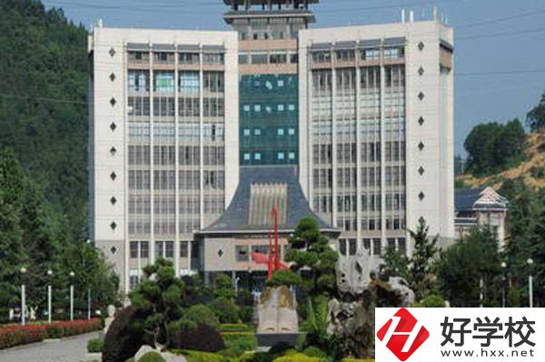 想在湘西找辦學(xué)條件好的中專，看看這三所學(xué)校