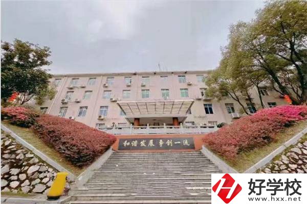 長(zhǎng)沙有哪些中專接收轉(zhuǎn)學(xué)生？轉(zhuǎn)學(xué)后可以換專業(yè)嗎？