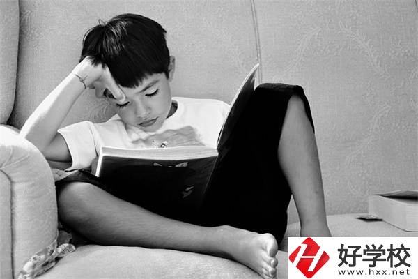 湖南初三男孩不想上學(xué)怎么辦？不參加中考還有書讀嗎？