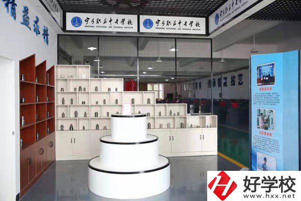 寧鄉(xiāng)縣職業(yè)中專學(xué)校錄取線是多少？學(xué)費(fèi)標(biāo)準(zhǔn)是多少？