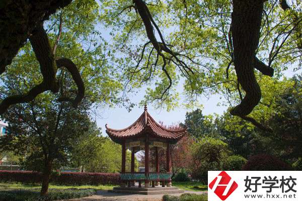 長(zhǎng)沙排名前三的重點(diǎn)中專有哪些?師資怎么樣？