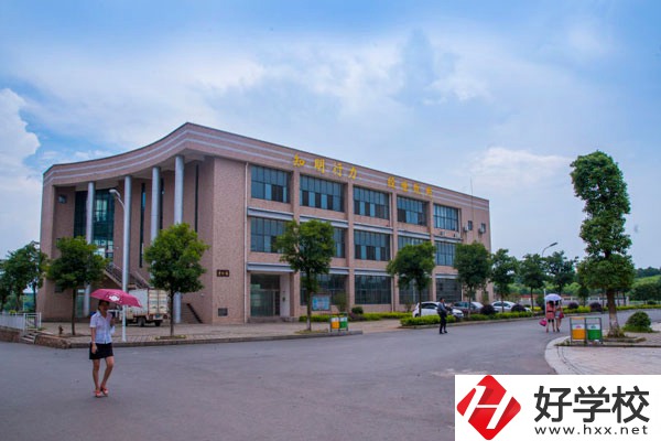寧鄉(xiāng)市職業(yè)中專學(xué)校的師資力量如何？有辦學(xué)優(yōu)勢嗎？