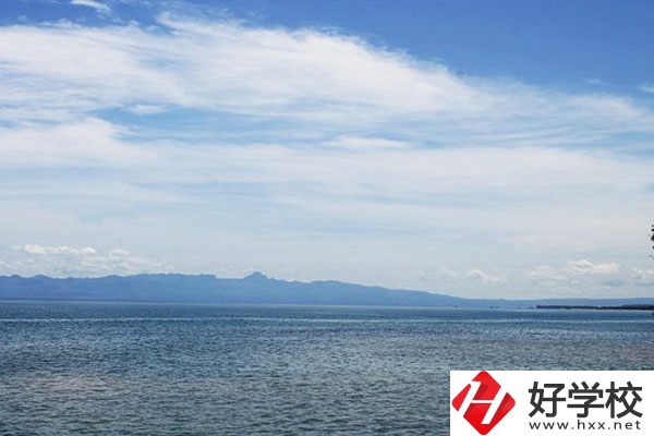 湖南經(jīng)濟(jì)貿(mào)易職業(yè)中專(zhuān)學(xué)校有哪些專(zhuān)業(yè)？學(xué)費(fèi)多少？