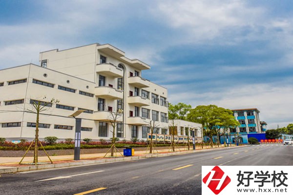 郴州市理工職業(yè)技術(shù)學(xué)校環(huán)境怎么樣，宿舍好不好？