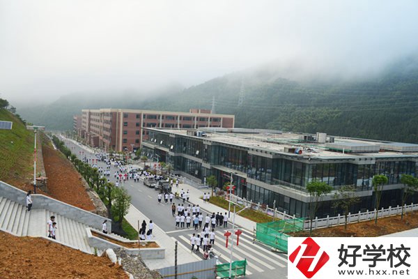 安化縣有幾所職高學(xué)校？有什么特色？