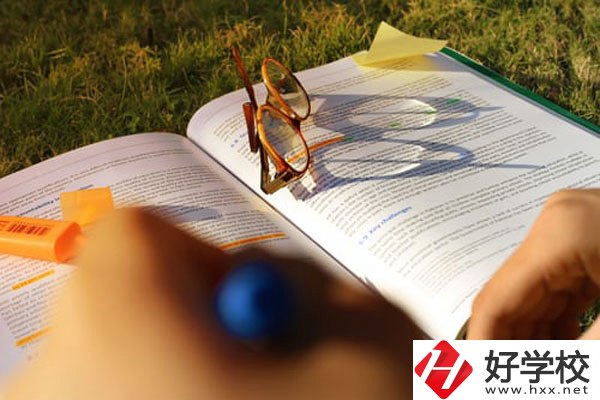 婁底職業(yè)技術(shù)學(xué)院有哪些專業(yè)？學(xué)費(fèi)貴不貴？