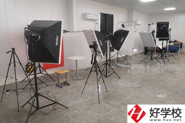 邵陽(yáng)市中南科技職業(yè)學(xué)校有哪些熱門(mén)專(zhuān)業(yè)？