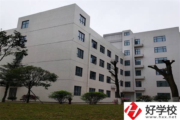 長沙有哪些中專接收轉(zhuǎn)學(xué)生？轉(zhuǎn)學(xué)后可以換專業(yè)嗎？