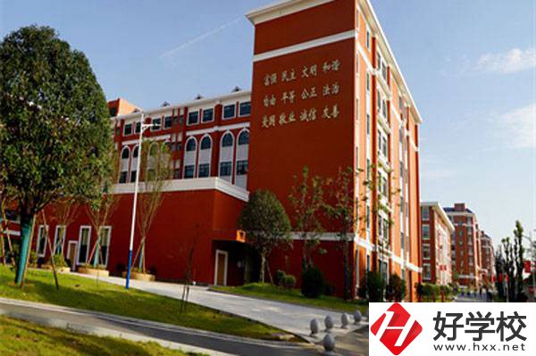 湖南醫(yī)藥職業(yè)中等專業(yè)學(xué)校的招生專業(yè)有哪些？學(xué)費貴不貴？