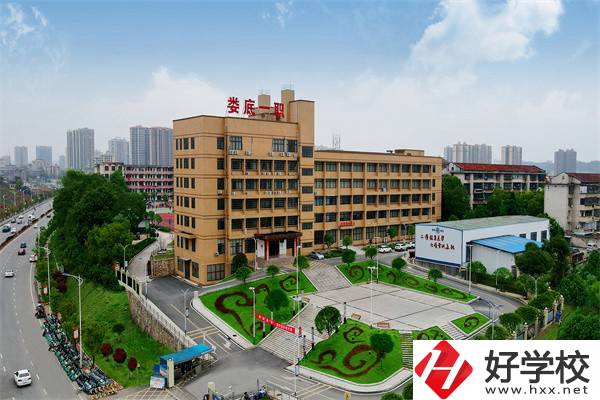 婁底中職學(xué)校學(xué)費(fèi)多少？有什么報(bào)名條件？