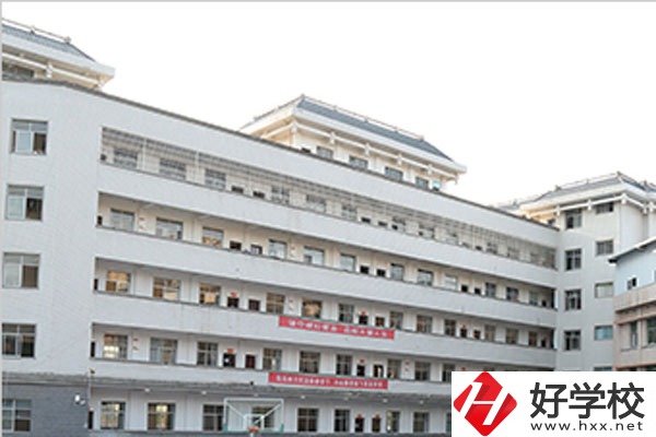 懷化有學(xué)習(xí)護(hù)理專業(yè)的中專學(xué)校嗎？學(xué)制是幾年？
