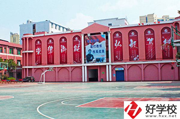 長(zhǎng)沙環(huán)球職業(yè)中專(zhuān)開(kāi)設(shè)了哪些熱門(mén)專(zhuān)業(yè)？