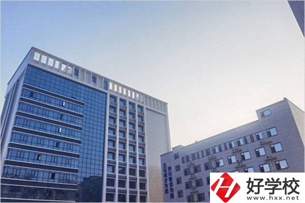 湖南辦學(xué)條件好的民辦技校有哪些？學(xué)費(fèi)多少錢一年？