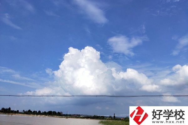 婁底市衛(wèi)生學(xué)校有哪些專業(yè)？就業(yè)方向如何？