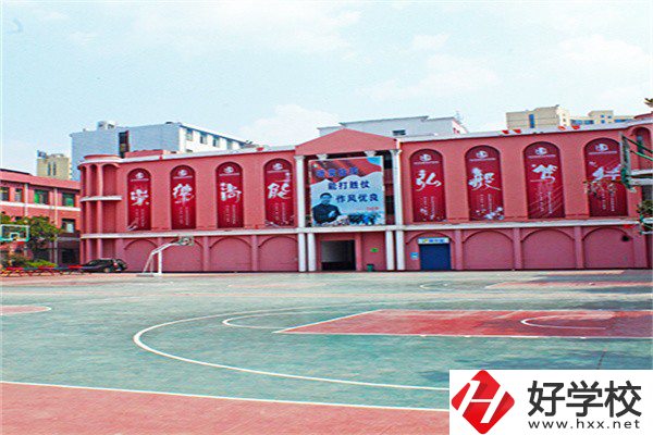 長沙民辦重點(diǎn)中專有哪些？收費(fèi)如何？