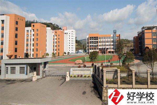 湖南省鳳凰縣有哪些中專？辦學(xué)特色是什么？