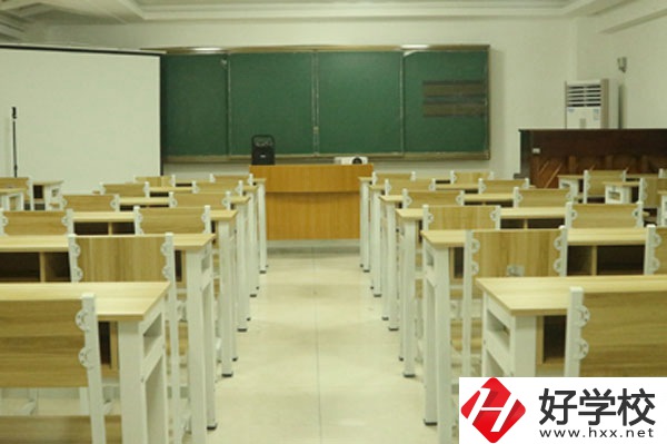 湖南長沙藝術(shù)學校的學費是多少？