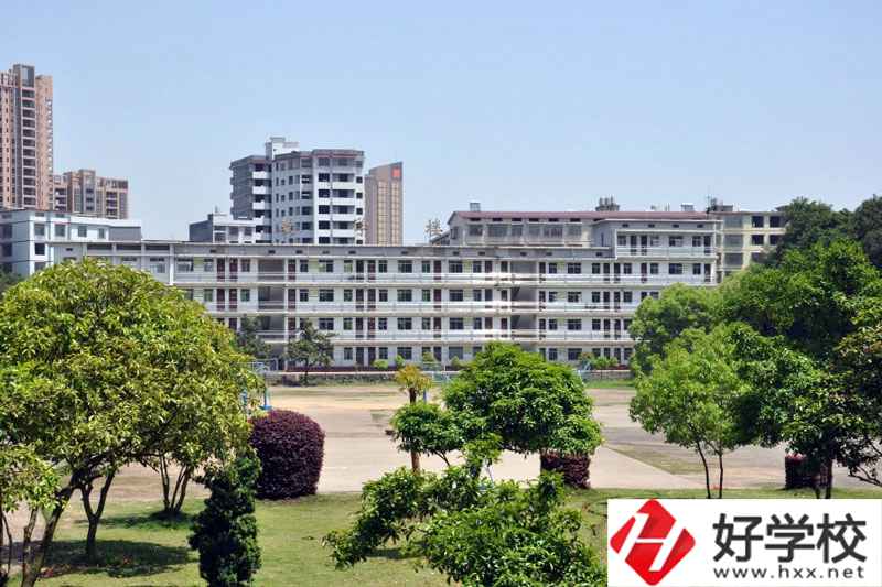 湖南省耒陽(yáng)師范學(xué)校宿舍環(huán)境以及食堂環(huán)境怎么樣？