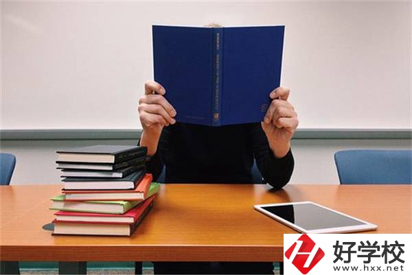 湖南初中畢業(yè)成績非常差選什么學(xué)校好？還有前途嗎？