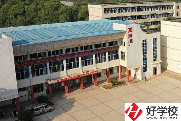 想在湘潭縣上中專，有什么學(xué)校可以選擇嗎？