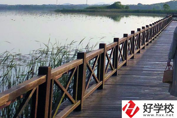 鳳凰縣育英民族學(xué)校怎么樣？有什么特色專業(yè)？