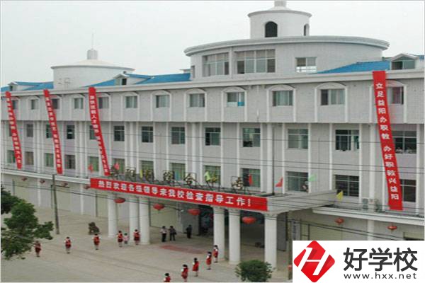 益陽(yáng)市綜合中專是軍事化管理嗎？學(xué)校怎么樣？