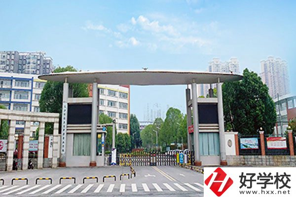 長沙博雅衛(wèi)生中等專業(yè)學校師資強嗎？設備完善嗎？