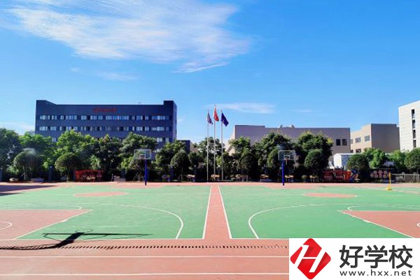 想學(xué)新媒體運(yùn)營專業(yè)，長沙有合適的中職學(xué)校嗎？
