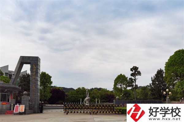 在懷化想學(xué)美術(shù)可以去什么中職？開設(shè)有什么專業(yè)？