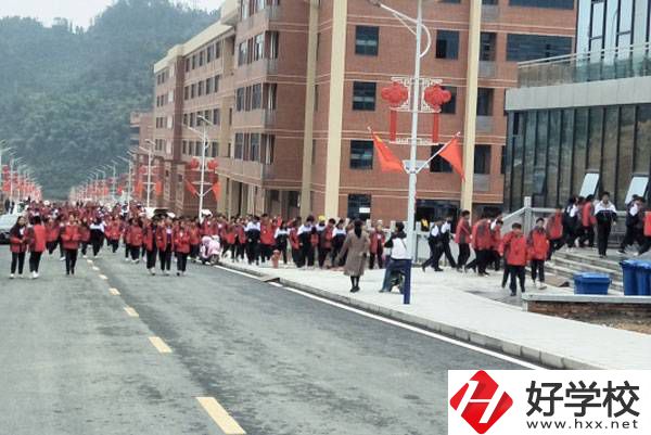 安化縣職業(yè)中專學(xué)校專業(yè)有哪些，師資情況怎么樣？