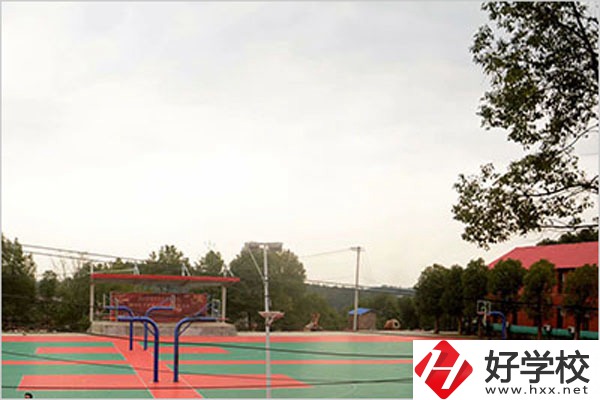邵陽騰爵職業(yè)中專運(yùn)動場