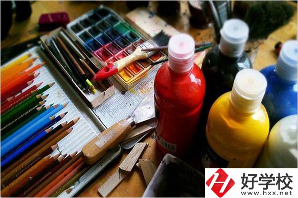想學(xué)畫(huà)畫(huà)職高報(bào)哪個(gè)專(zhuān)業(yè)？湖南有什么學(xué)?？梢詫W(xué)？
