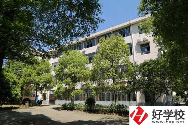 岳陽市第一職業(yè)中等專業(yè)學(xué)校是公辦學(xué)校嗎？學(xué)校怎么樣？