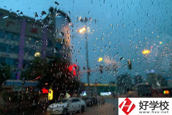 想學(xué)醫(yī)學(xué)專業(yè)，湖南有哪些中職學(xué)?？梢赃x?