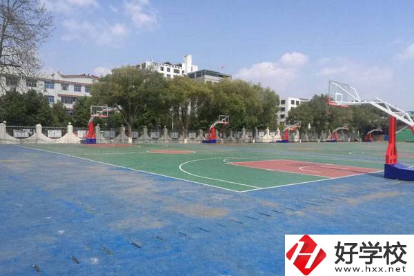 東安縣職業(yè)中專(zhuān)學(xué)校好不好?招往屆生嗎?