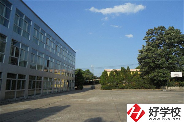 邵陽(yáng)什么職校能學(xué)服裝設(shè)計(jì)？有什么報(bào)名方法？