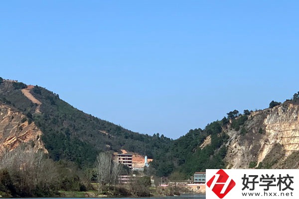 婁底市衛(wèi)生學校設施設備怎么樣？師資力量如何？