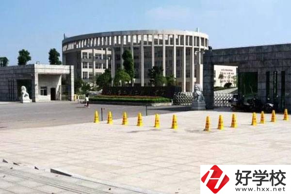 長(zhǎng)沙有幾所省重點(diǎn)技?？梢赃x擇？辦學(xué)條件好嗎？