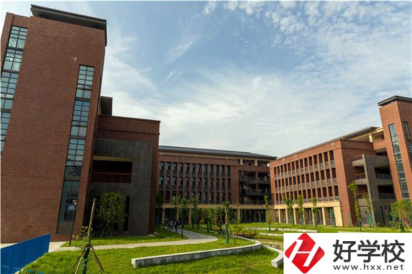 在常德財(cái)經(jīng)學(xué)校學(xué)會計(jì)，發(fā)展前景怎么樣？