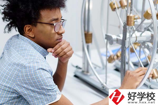 長(zhǎng)沙藝術(shù)職業(yè)學(xué)校（長(zhǎng)沙藝術(shù)職業(yè)學(xué)校是大專(zhuān)嗎）
